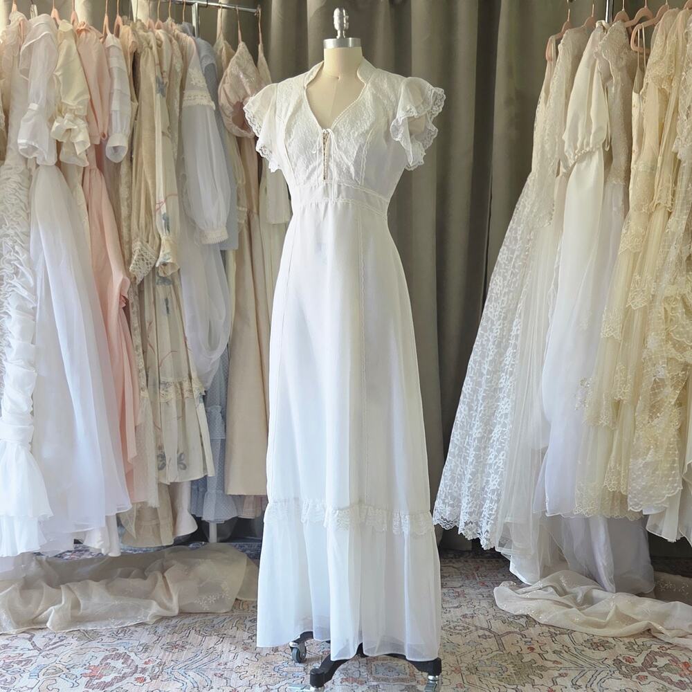 Vintage 70s Prairie Maxi Wedding Dress Size S 9/10 White Corset Flutter Sleeve